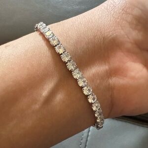 Tennis bracelet